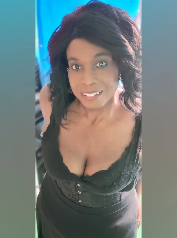 Veronica Steele XXY Curvy Hourglass OnlyFans Profile