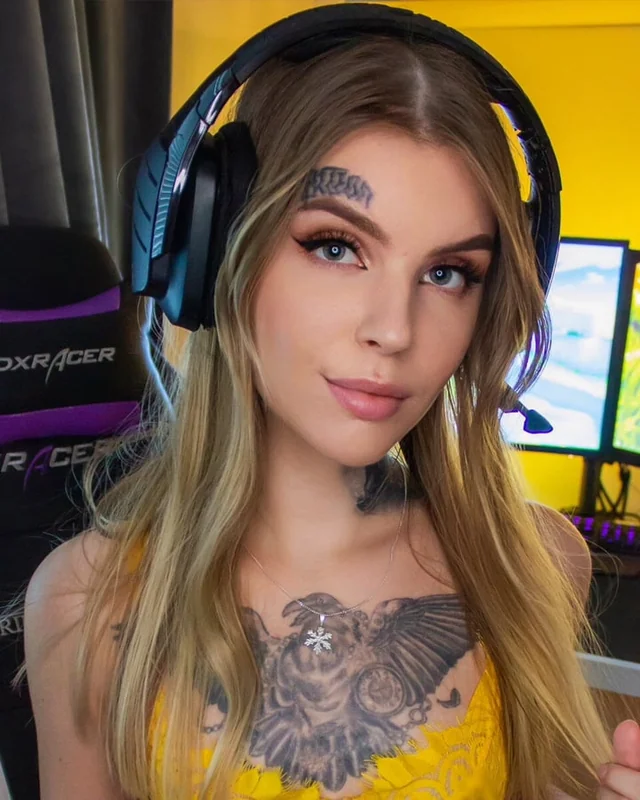 Viktoria OnlyFans Profile