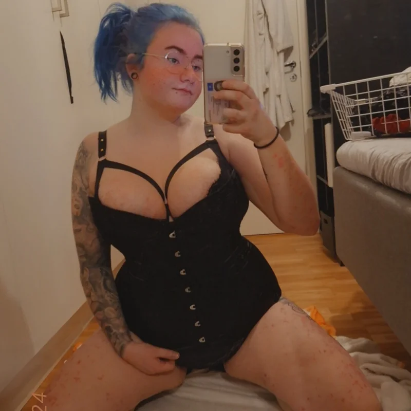 Vixxenera OnlyFans Profile