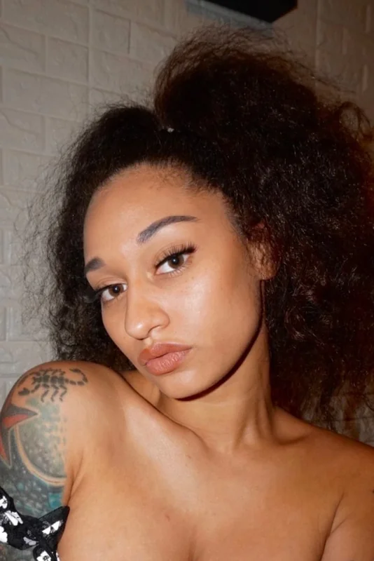 Wifeybae OnlyFans Profile