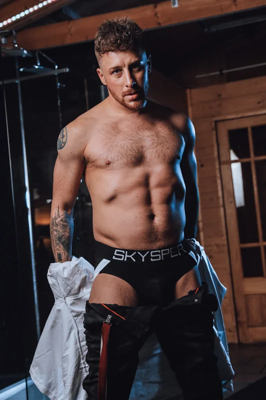 & - OnlyFans Creator Profile Picture