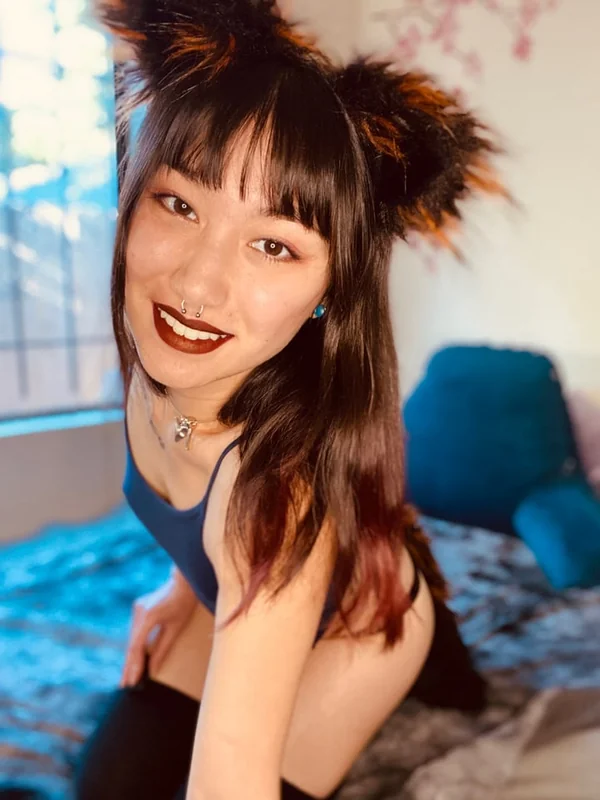 Yurifoxgirlvip OnlyFans Profile