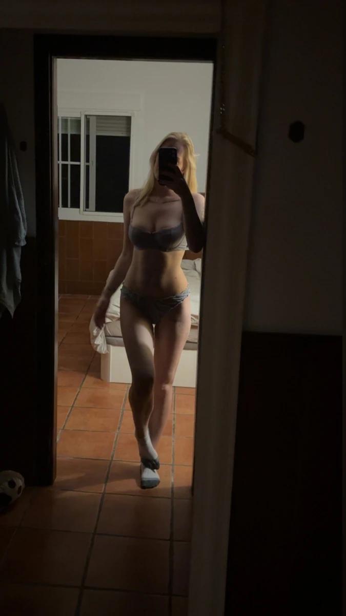 Din riktiga sexdocka OnlyFans Profile