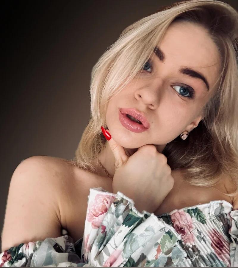 Emma Cherry OnlyFans Profile