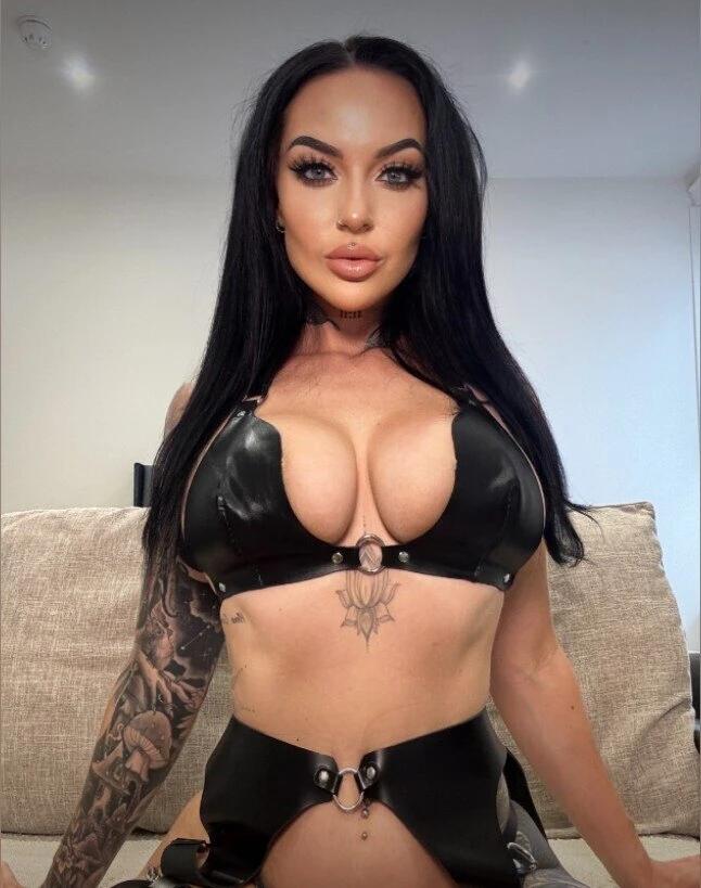 Xena ‍ Latex Goddess 🟢 NEW OnlyFans Profile