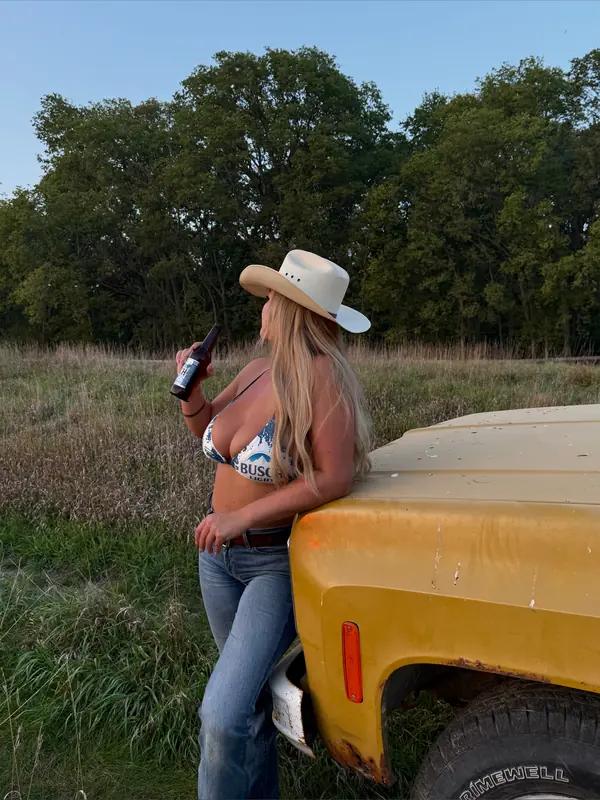 Aspen Hunter OnlyFans Profile