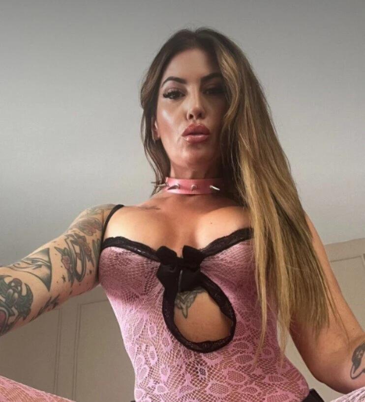 Sara Coles ENTER AT YOUR OWN RISK OnlyFans Profile